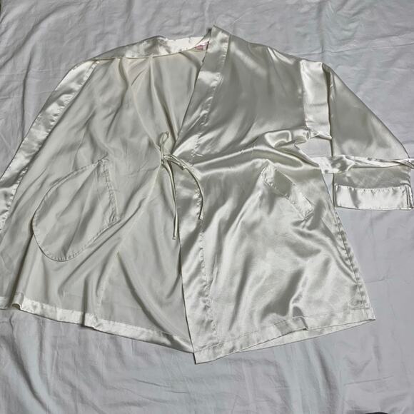 Victoria's Secret White Satin Bridal Robe w/ Pockets One size - Picture 3 of 8